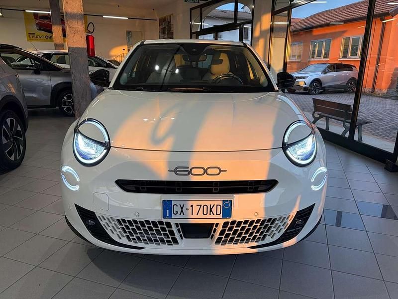 Usata Fiat 600 La Prima 101 CV (74 kW) 2025 Bianco gelato pastello SUV