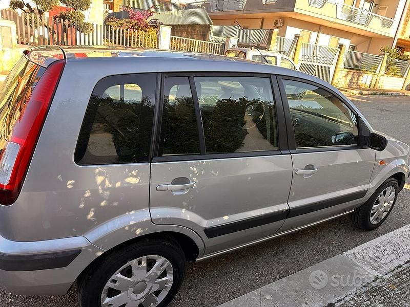 Usata Ford Fusion Zetec 80 CV (58 kW) 2006 Grigio Berlina