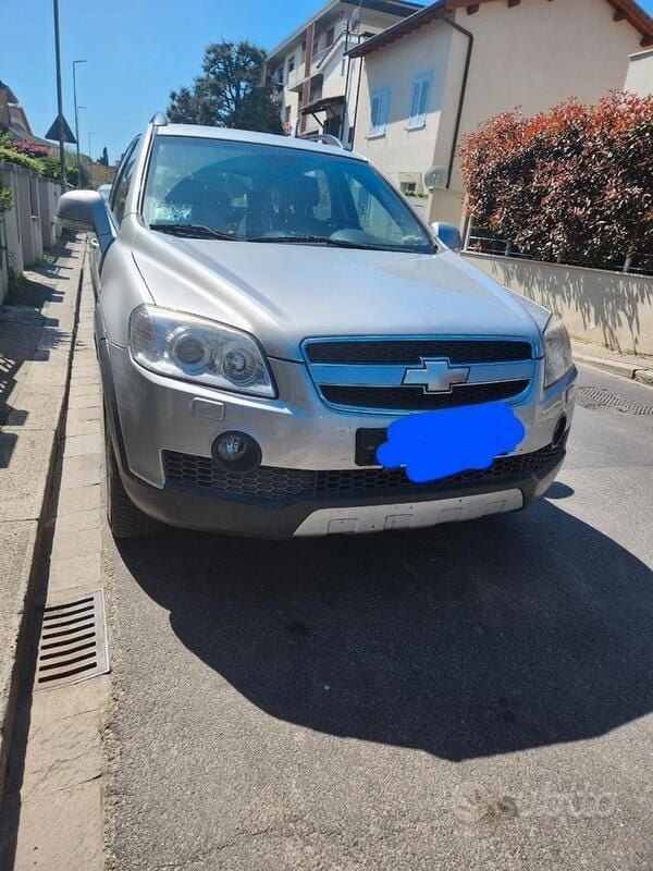 Grigio Usata 2009 Chevrolet Captiva SUV | 5500 € (Molto cara) - Immagine 1/4
