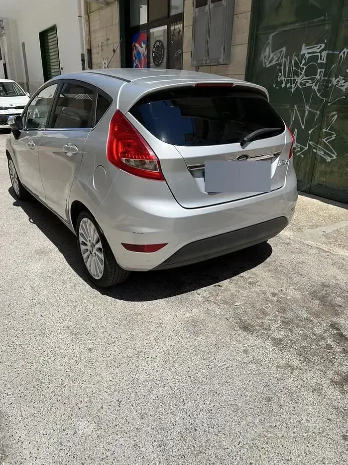 Usata Ford Fiesta 97 CV (71 kW) 2009 Berlina