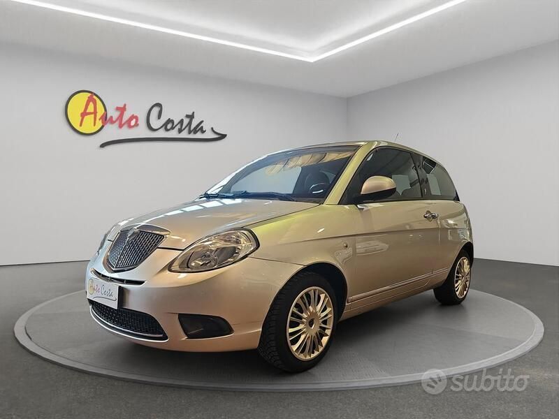 Grigio Usata 2011 Lancia Ypsilon Due volumi | 4900 € (Buon prezzo) - Immagine 1/4