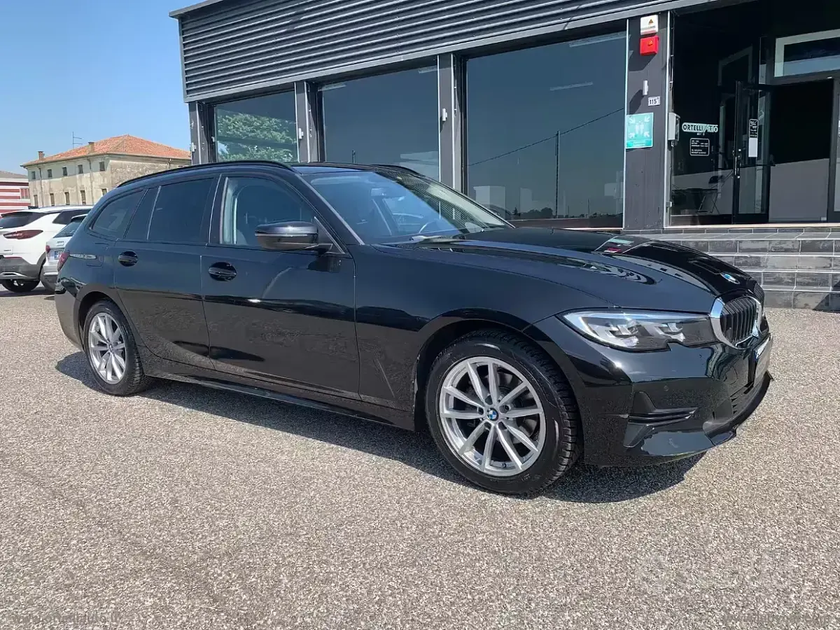 Usata BMW 318 Advantage 150 CV (110 kW) 2022 Nero Station wagon