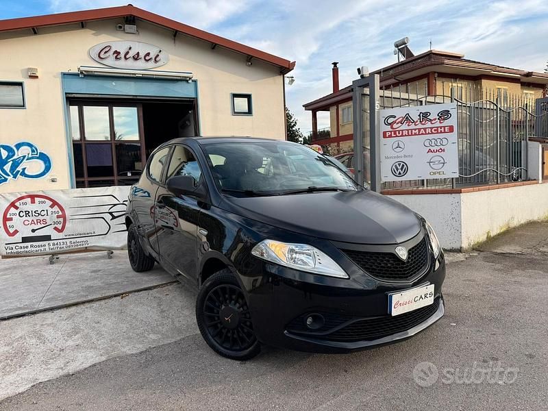 Usata Lancia Ypsilon Platinum 69 CV (50 kW) 2019 Nero Utilitaria
