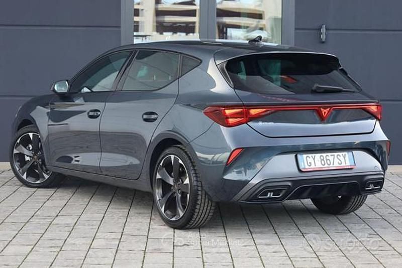 Usata Cupra Leon 150 CV (110 kW) 2025 Grigio Berlina
