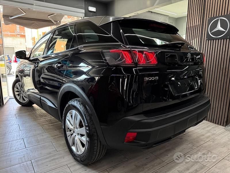 Usata Peugeot 3008 Active 131 CV (96 kW) 2022 Nero SUV