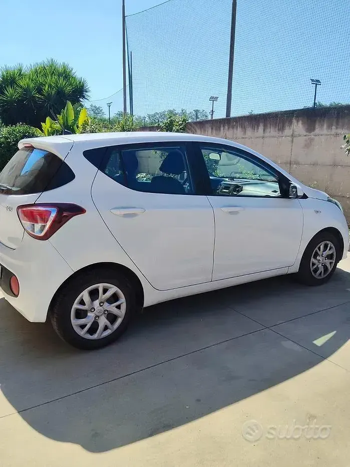 Usata Hyundai i10 69 CV (50 kW) 2017 Bianco Utilitaria