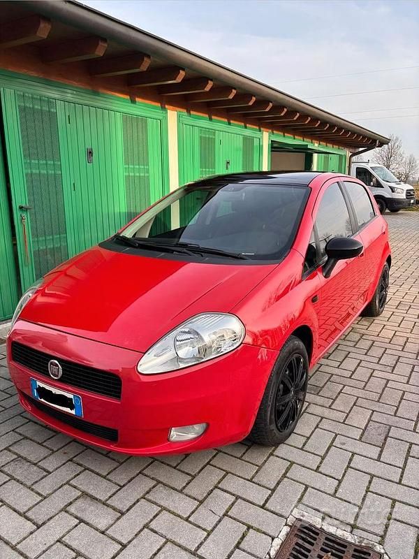 Usata Fiat Grande Punto 65 CV (47 kW) 2007 Rosso Utilitaria