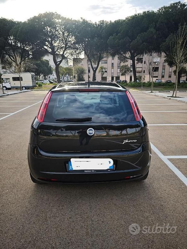 Usata Fiat Grande Punto Dynamic 95 CV (69 kW) 2005 Nero Utilitaria