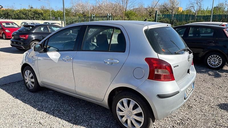 Usata Toyota Yaris 87 CV (63 kW) 2008 Grigio Utilitaria