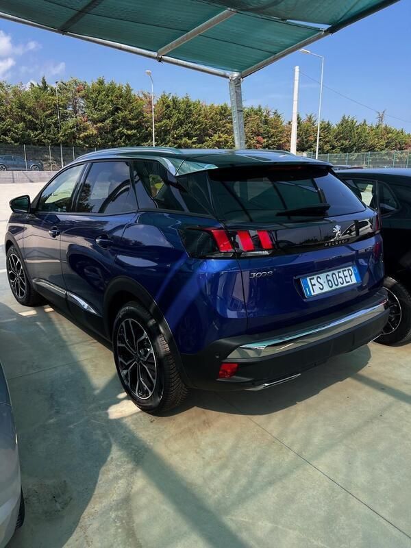 Usata Peugeot 3008 Allure 120 CV (88 kW) 2018 Blu Station wagon