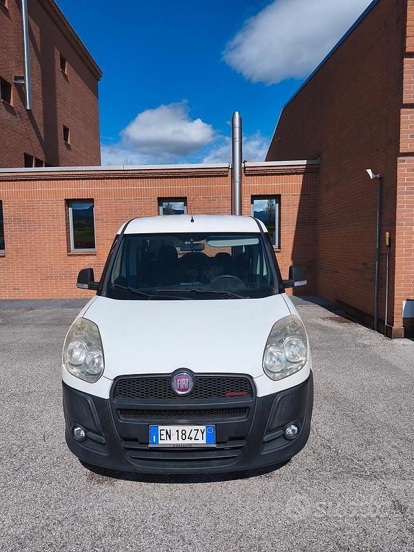 Usata Fiat Doblò 130 CV (95 kW) 2012 Bianco Monovolume