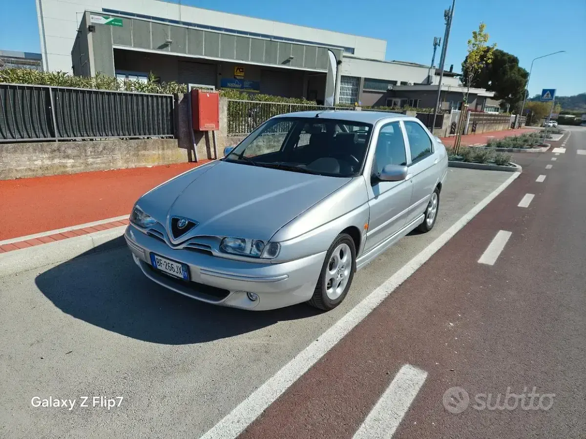 Usata Alfa Romeo 146 120 CV (88 kW) 1999 Grigio Utilitaria