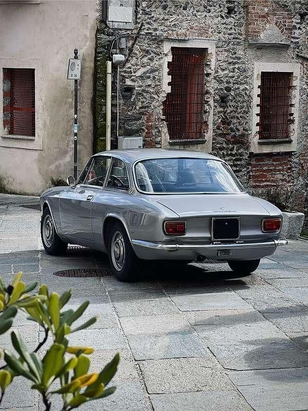 Usata Alfa Romeo 1750 Veloce 103 CV (75 kW) 1969 Argento Berlina