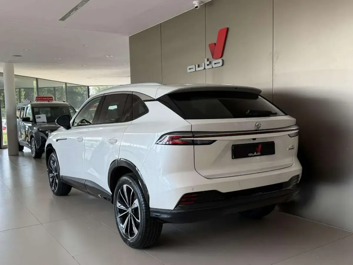 Nuova MG HS Luxury 143 CV (105 kW) 2026 Pearl white SUV