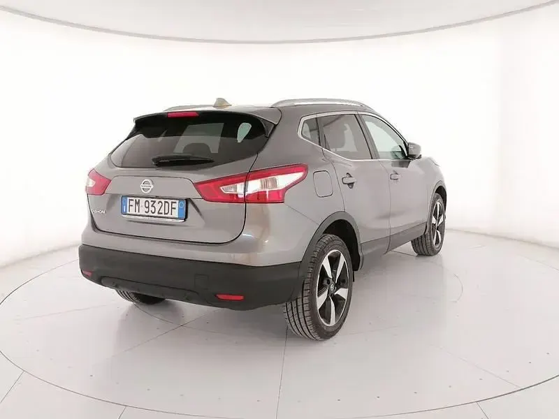 Usata Nissan Qashqai N-Connecta 131 CV (96 kW) 2017 Grigio SUV