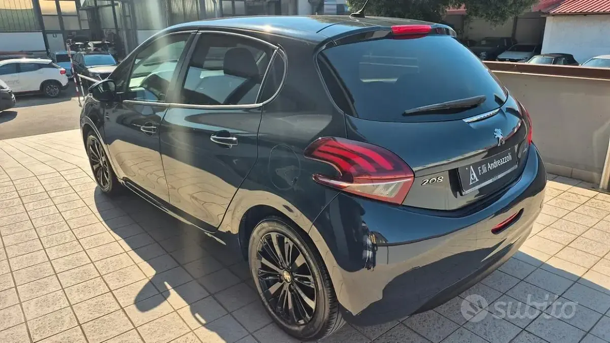 Usata Peugeot 208 82 CV (60 kW) 2018 Nero Utilitaria