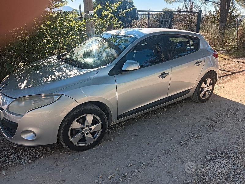 Usata Renault Mégane 130 CV (95 kW) 2010 Grigio Berlina