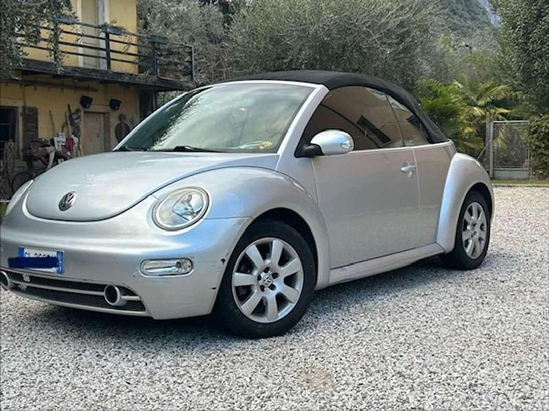 Usata VW New Beetle 102 CV (75 kW) 2003 Argento Utilitaria