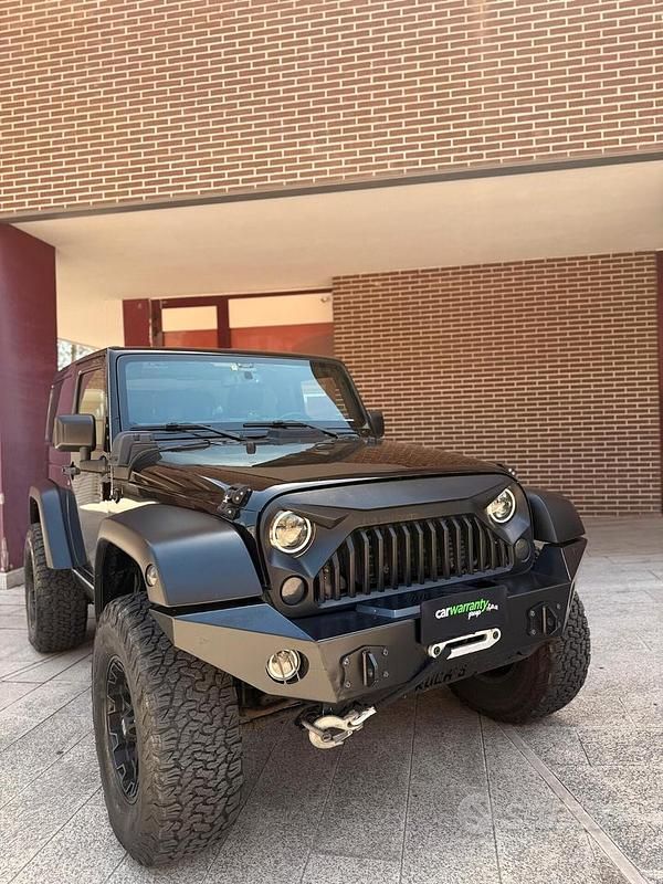 Nero Usata 2011 Jeep Wrangler Sahara SUV | 33.990 € (Cara) - Immagine 1/4