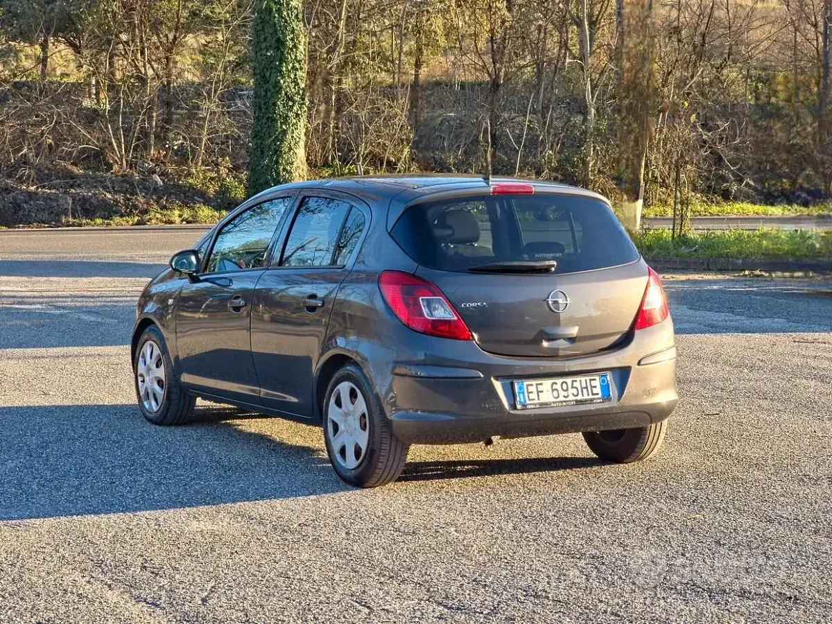 Usata Opel Corsa Edition 85 CV (62 kW) 2010 Grigio Utilitaria