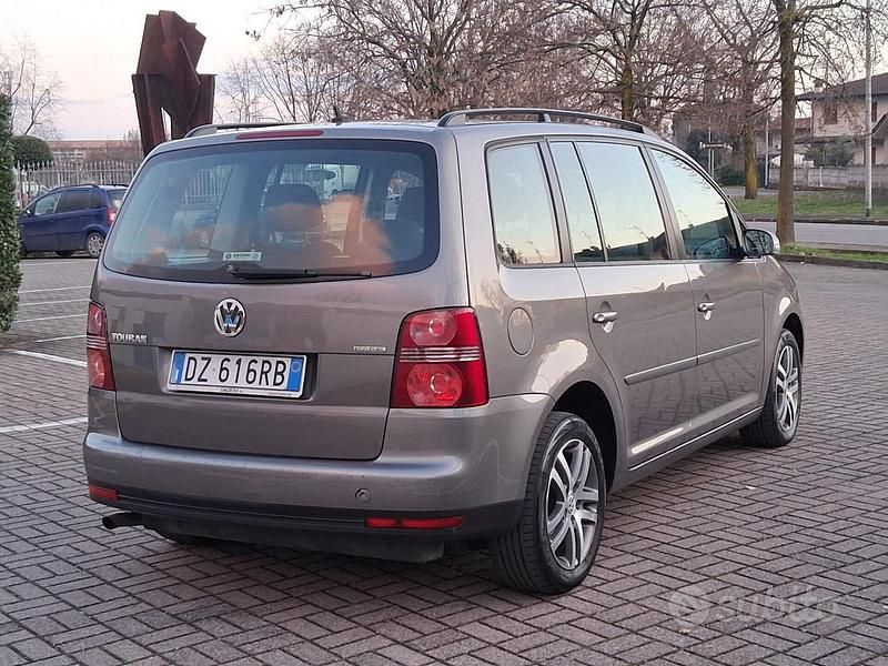 Usata VW Touran Highline 109 CV (80 kW) 2009 Grigio Monovolume