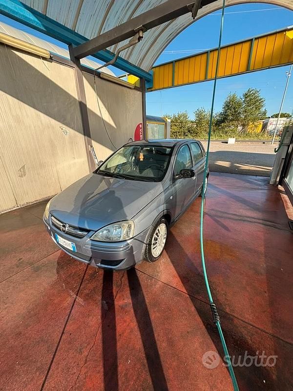 Usata Opel Corsa 100 CV (73 kW) 2004 Berlina
