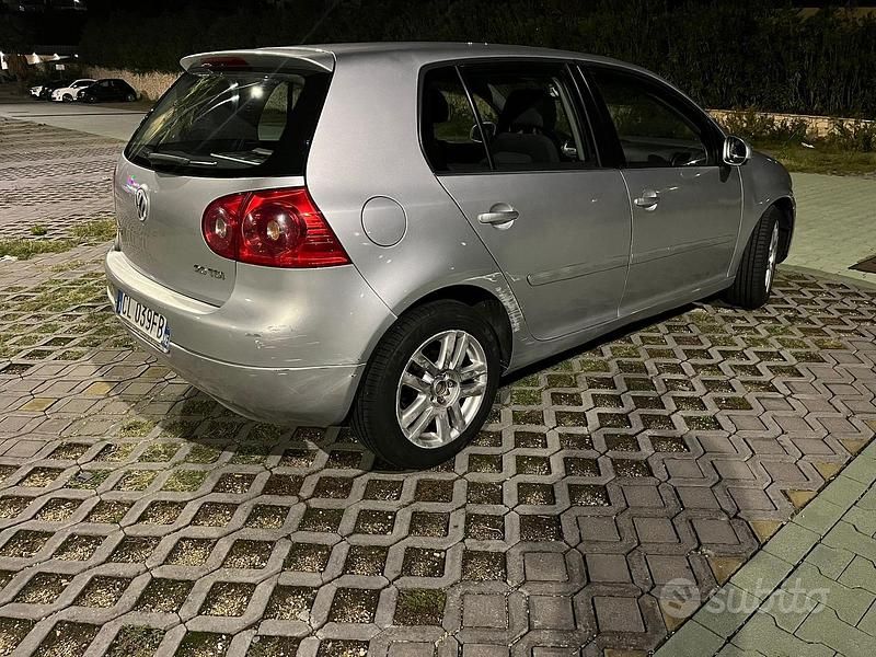 Usata VW Golf IV 140 CV (102 kW) 2004 Berlina