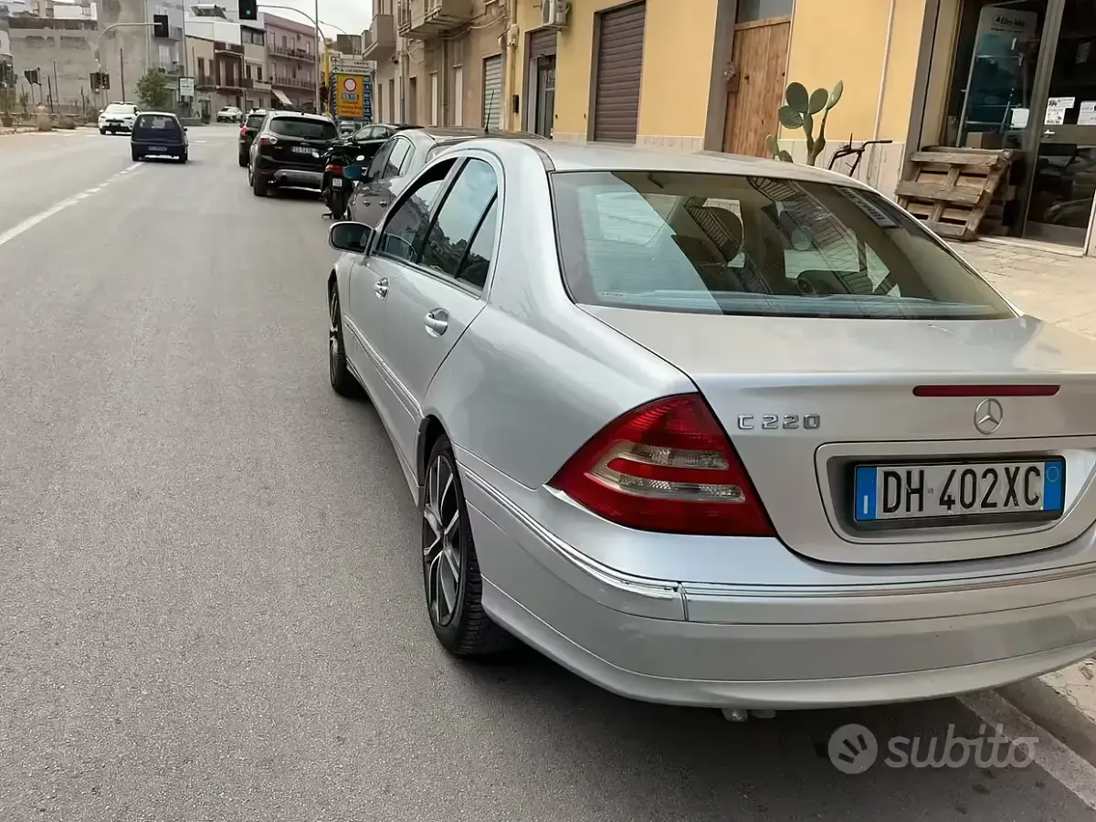 Occasion Mercedes C220 Avantgarde 150 ch (110 kW) 2005 Gris Berline