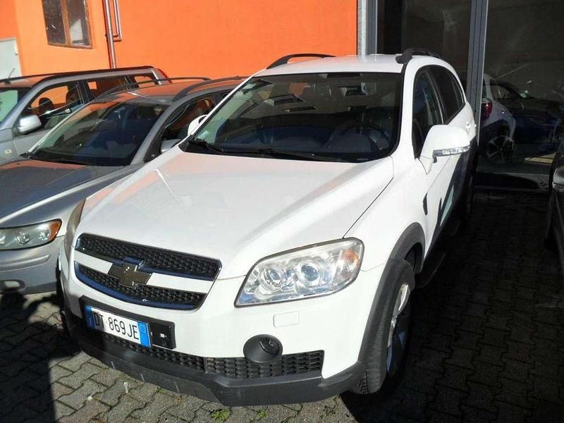 Bianco Usata 2009 Chevrolet Captiva SUV | 5900 € (Cara) - Immagine 1/4