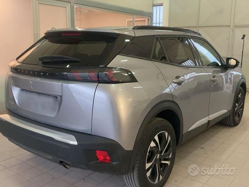 Usata Peugeot 2008 Allure 101 CV (74 kW) 2022 Grigio SUV