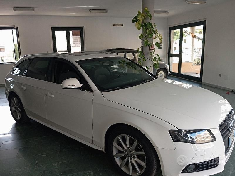 Bianco Usata 2009 Audi A4 Station wagon | 7000 € (Buon prezzo) - Immagine 1/4