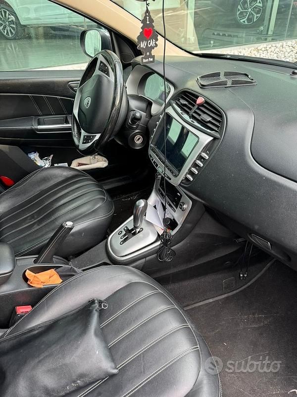 Usata Lancia Delta 120 CV (88 kW) 2011 Grigio Utilitaria