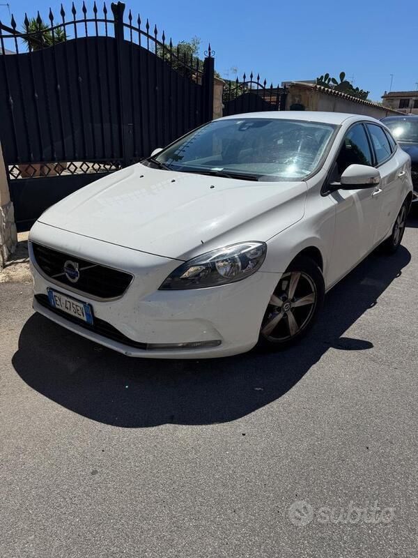 Usata 2014 Volvo V40 Momentum Station wagon | 6500 € (Ottimo prezzo) - Immagine 1/4