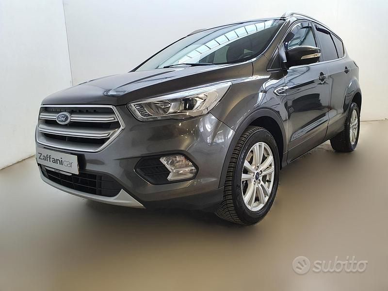 Usata Ford Kuga Titanium 120 CV (88 kW) 2017 Grigio scuro SUV
