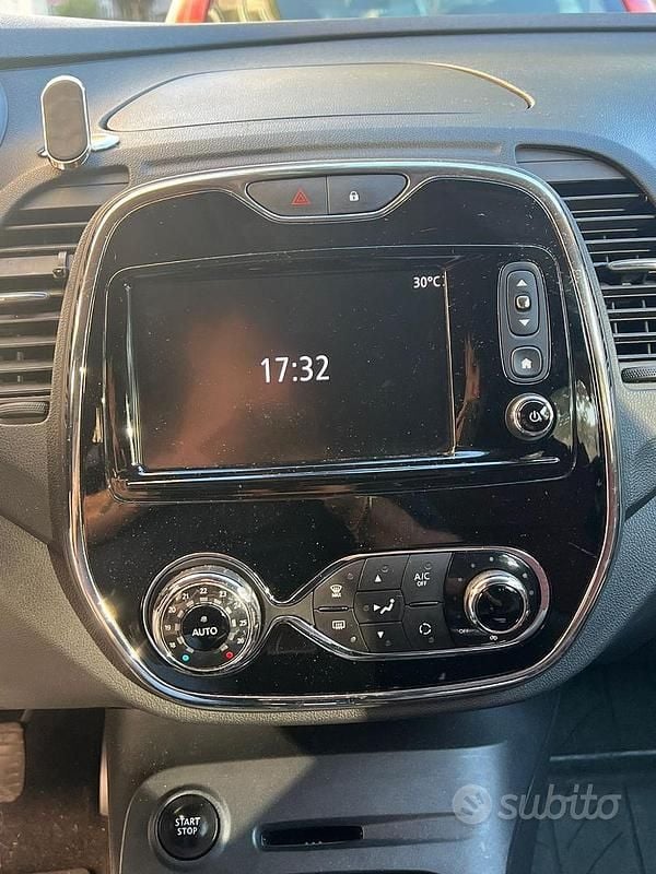 Usata Renault Captur Intens 90 CV (66 kW) 2016 Marrone SUV