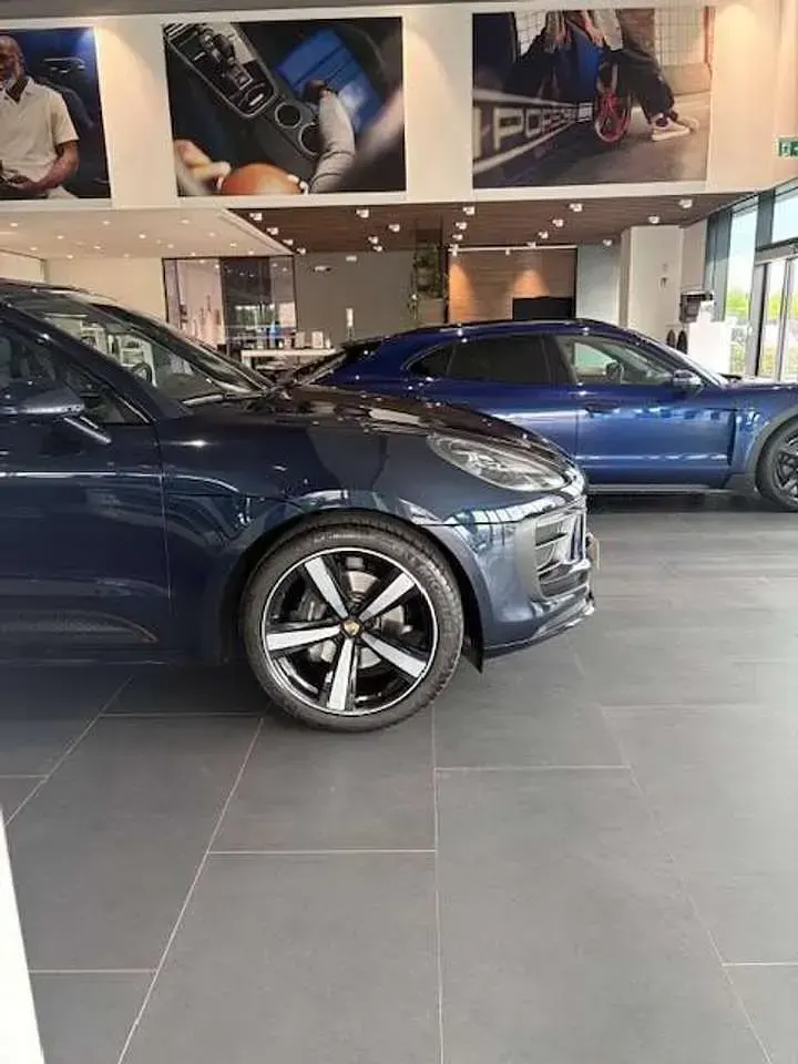 Usata Porsche Macan 265 CV (194 kW) 2023 Blu notte SUV