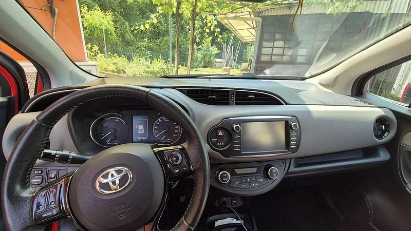 Usata Toyota Yaris Hybrid Edition 73 CV (53 kW) 2018 Berlina