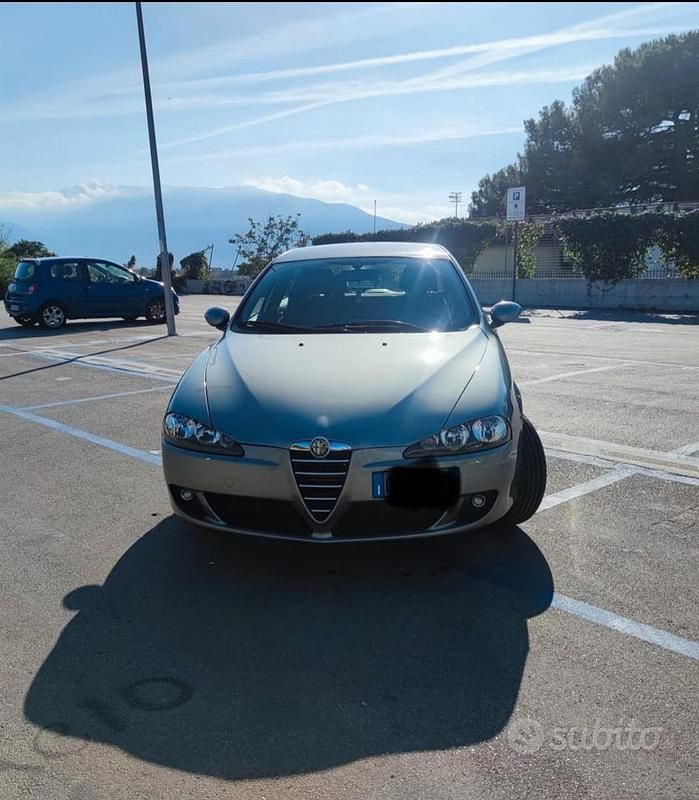Grigio Usata 2005 Alfa Romeo 147 Due volumi | 4000 € (Molto cara) - Immagine 1/4