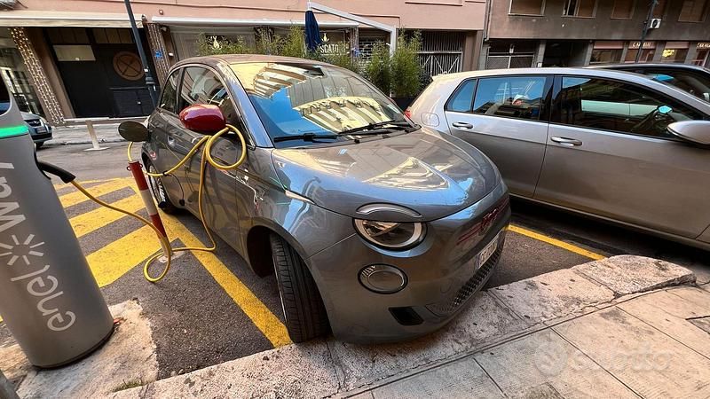 Usata Fiat 500e Red 64 kW (88 CV) 2021 Grigio Berlina