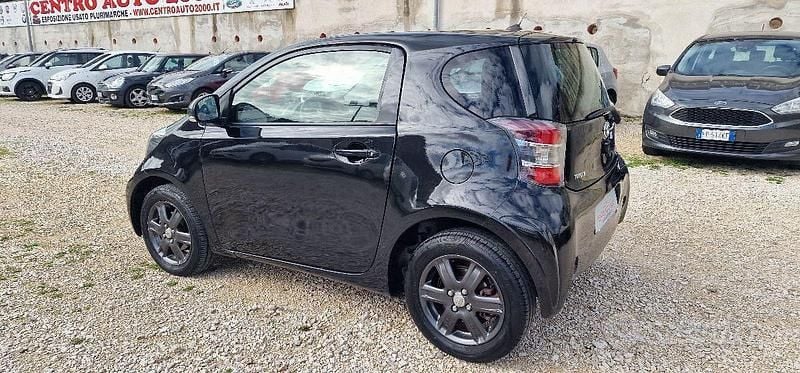Usata Toyota iQ Sol 67 CV (49 kW) 2009 Nero Utilitaria