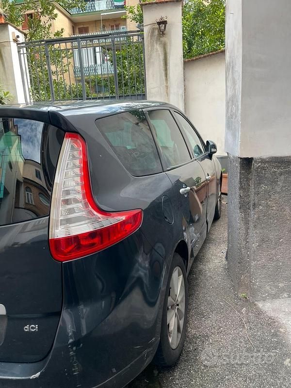 Usata Renault Scénic III 130 CV (95 kW) 2010 Grigio Monovolume