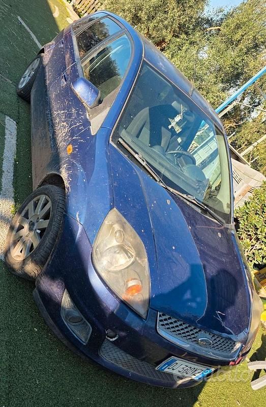 Blu Usata 2006 Ford Fiesta Tre volumi | 1800 € (Buon prezzo) - Immagine 1/4
