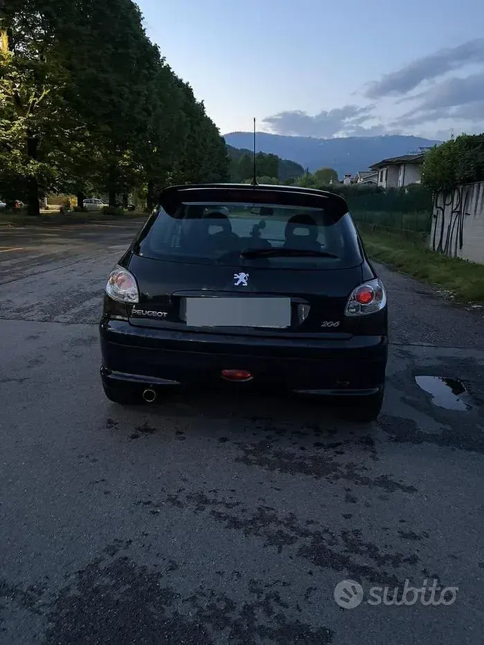 Usata Peugeot 206 109 CV (80 kW) 2003 Nero Berlina