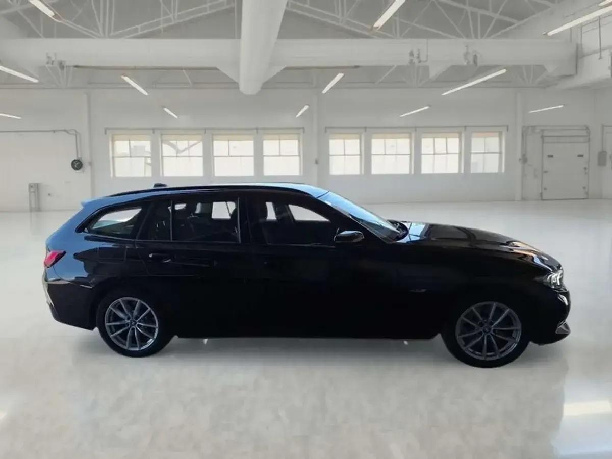 Usata BMW 320 163 CV (119 kW) 2023 Nero Station wagon