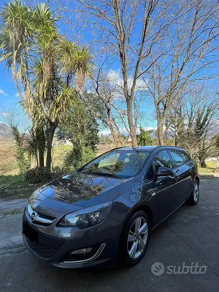 Usata Opel Astra 140 CV (102 kW) 2013 Grigio Station wagon