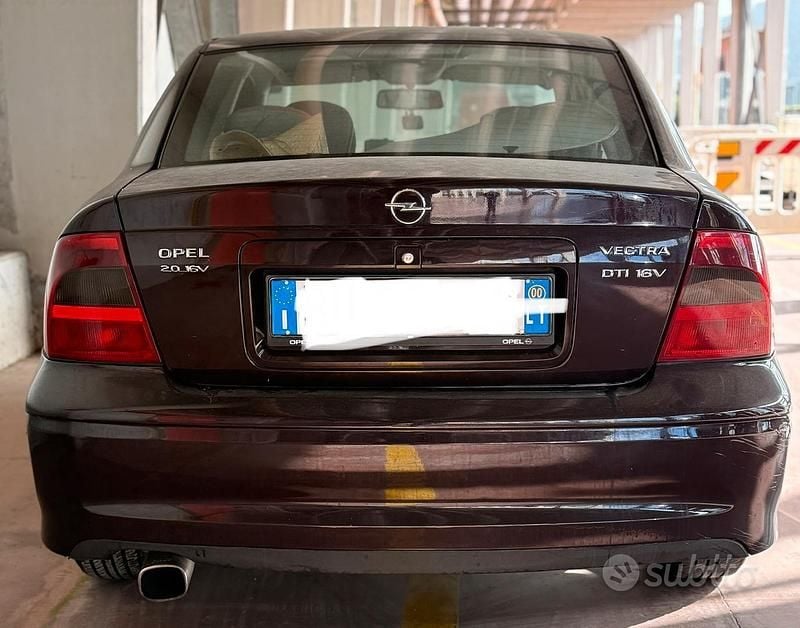 Usata Opel Vectra Edition 101 CV (74 kW) 2000 Marrone Berlina