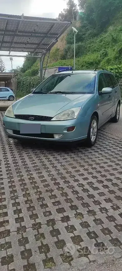 Usata Ford Focus 100 CV (73 kW) 2001 Verde Station wagon