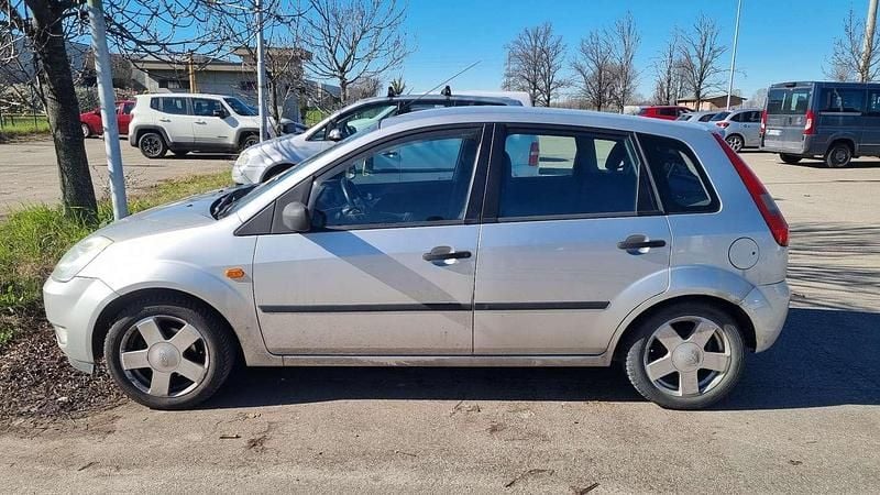 Usata Ford Fiesta Ghia 79 CV (58 kW) 2002 Utilitaria