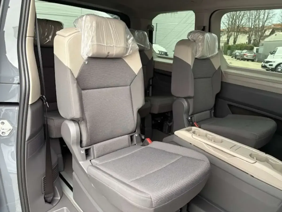 Nuova VW Multivan 150 CV (110 kW) 2026 Pure grey Monovolume
