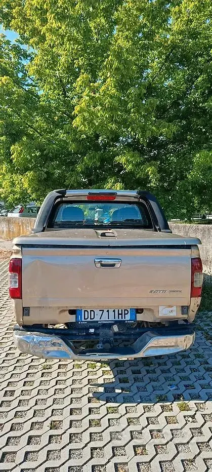 Usata Isuzu D-Max 131 CV (96 kW) 2007 Berlina